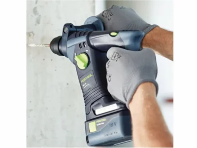 Festool Bohrhammer BHC18 beim Bohren in einer Betonwand