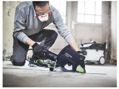 Festool Fugenschneider DSC AG 230 beim Schlitzen von Estrich