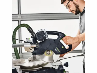 Zugschnitt einer Platte mit Festool KS 60 mit aktivem Schattenlicht
