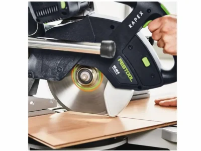 Zugschnitt eines Panels mit Festool Kapex KS 60