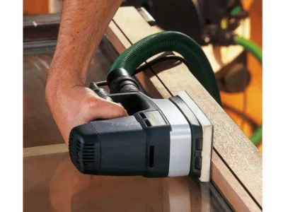 Schleifen einer Glasfalz direkt an der Scheibe mit dem Linearschleifer Festool LS130