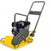 Gelbe Wacker Rüttelplatte mit Benzinmotor zum Verdichten von Erde oder Kies.